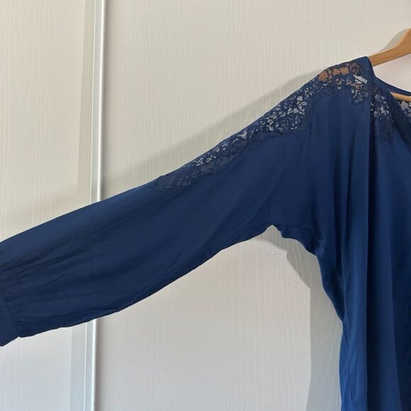 Velvet by Graham & Spencer Womens Blue Lace Long Sleeves Blouse Size Small NWT‎ - Picture 2 of 6